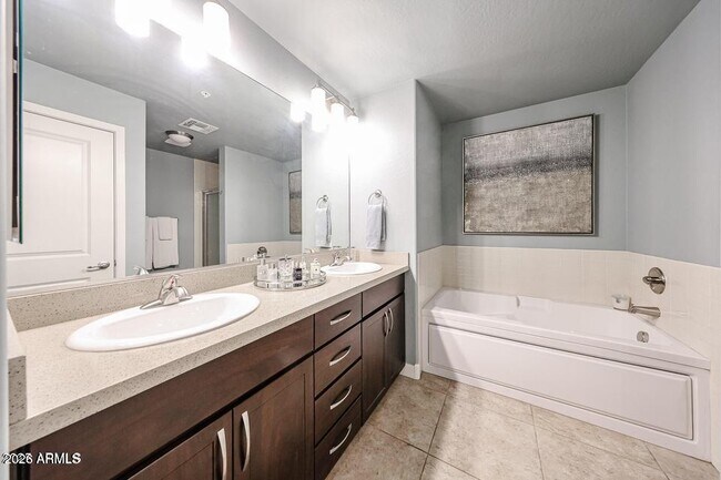 5450 E Deer Valley Dr Phoenix, AZ 85054 photo 4