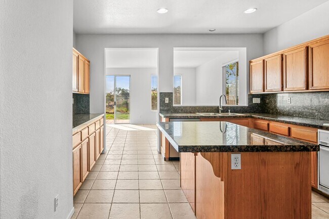 750 Via Cafetal San Marcos, CA 92069 photo 5