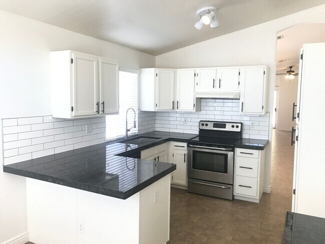 2036 E Windsong Dr photo 3