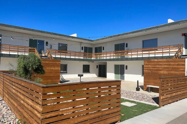 813 E Marlette Ave Phoenix, AZ 85014 photo 4