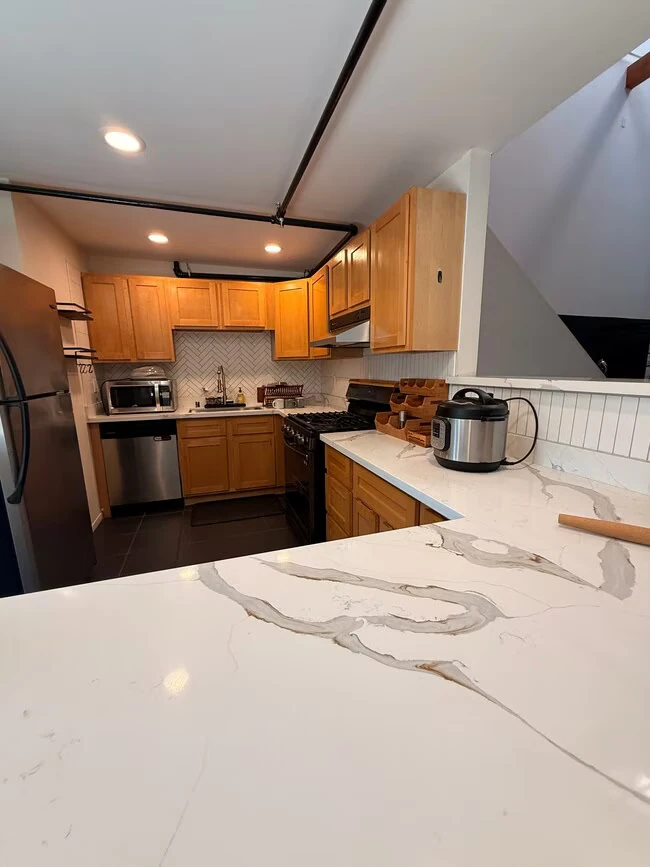 1175 59th St Oakland, CA 94608 photo 2