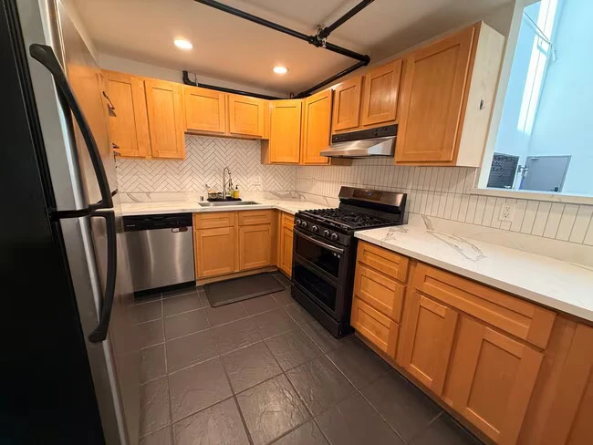 1175 59th St Oakland, CA 94608 photo 4