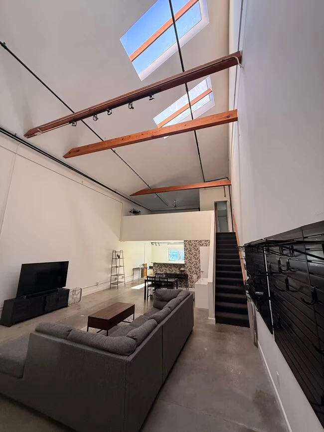 1175 59th St Oakland, CA 94608 photo 3