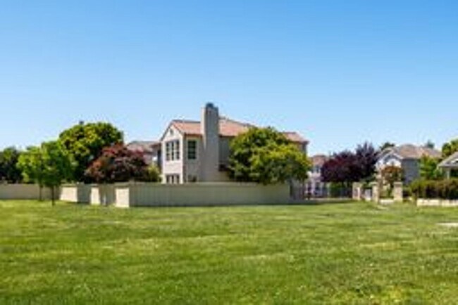 34 Woodbridge Way Novato, CA 94949 photo 4