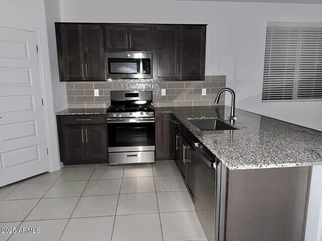 8905 W Orange Dr Glendale, AZ 85305 photo 2