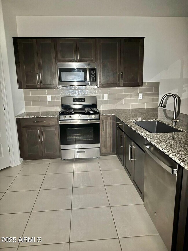 8905 W Orange Dr Glendale, AZ 85305 photo 4