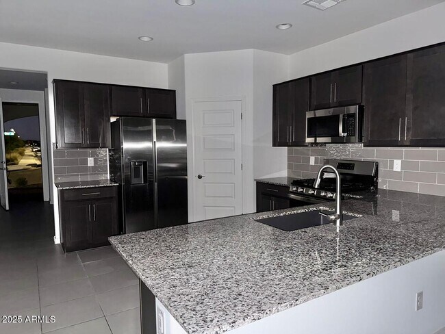 8905 W Orange Dr Glendale, AZ 85305 photo 5