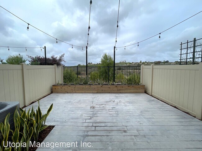 3147 Telaga Rd Carlsbad, CA 92010 photo 4