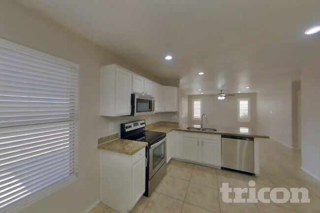 12917 W Windsor Ave Avondale, AZ 85392 photo 3