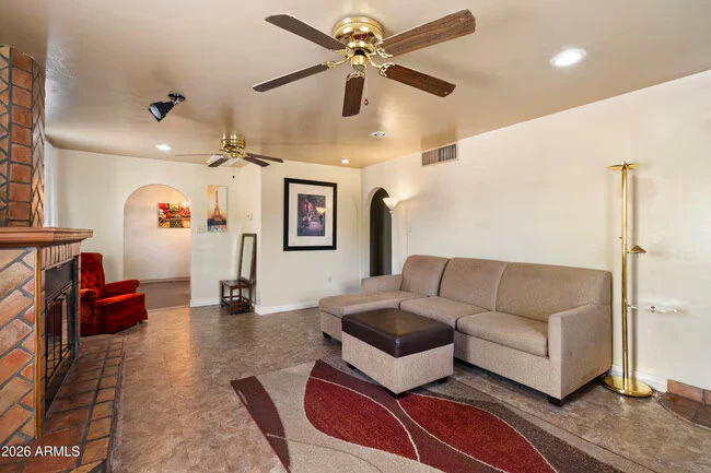 1001 S Roosevelt St Tempe, AZ 85281 photo 4