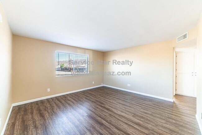 735 E Hazel Dr Phoenix, AZ 85042 photo 4