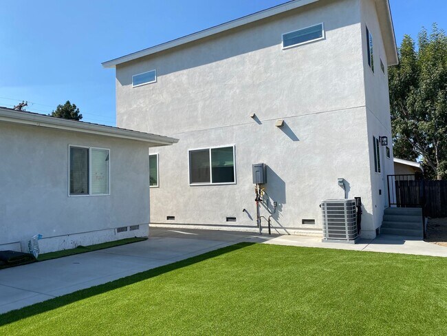 5245 E Falls View Dr San Diego, CA 92115 photo 4