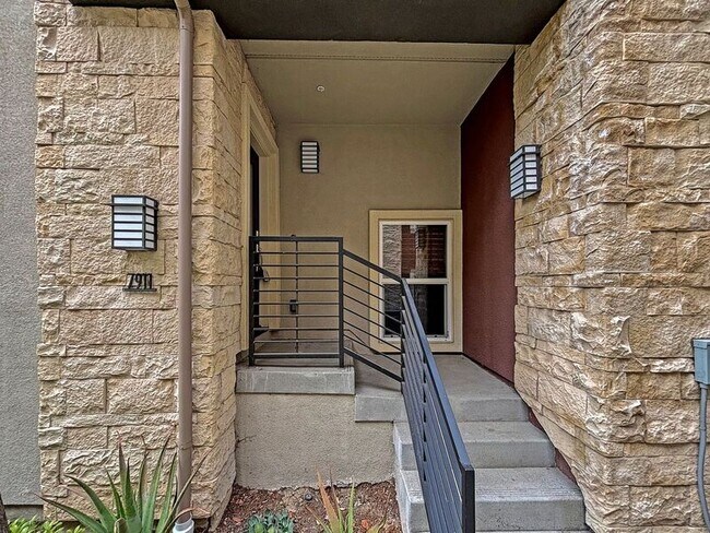 7960 Modern Oasis Dr photo 4