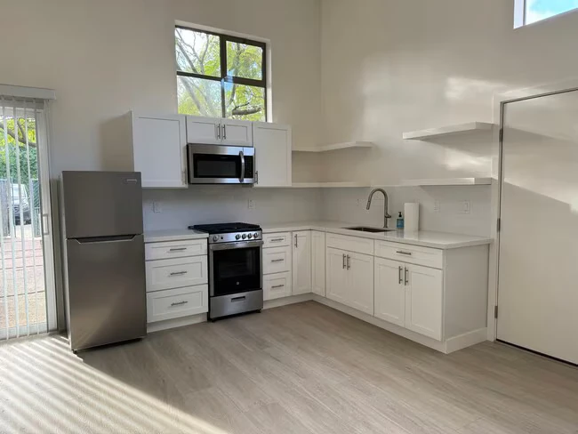 320 Myrtle St Santa Cruz, CA 95060 photo 3