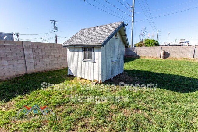 804 E Flynn Ln Phoenix, AZ 85014 photo 4