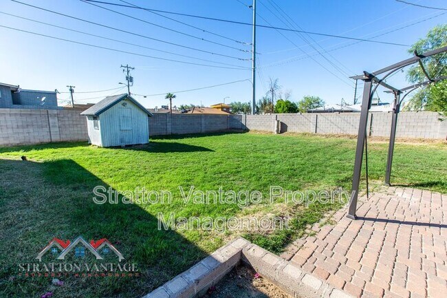 804 E Flynn Ln Phoenix, AZ 85014 photo 3