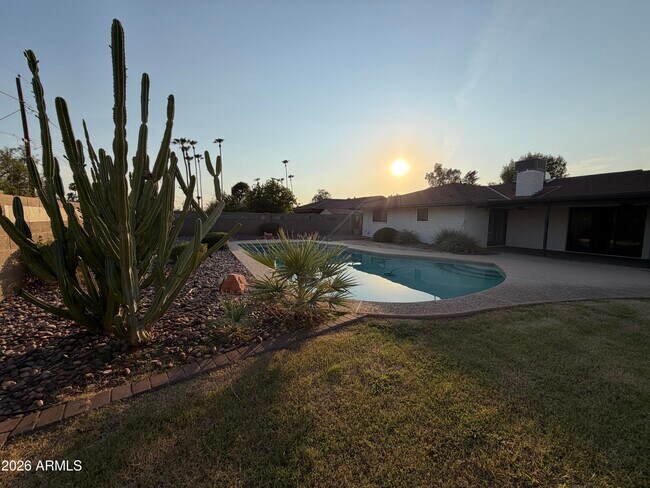 3013 S Fairway Dr photo 2