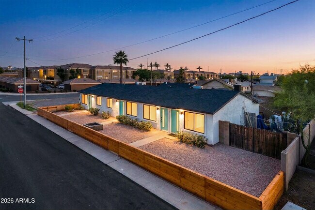 2444 E Willetta St Phoenix, AZ 85008 photo 4
