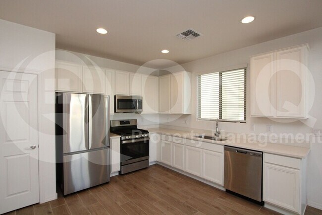 5831 W Encinas Ln Phoenix, AZ 85043 photo 2