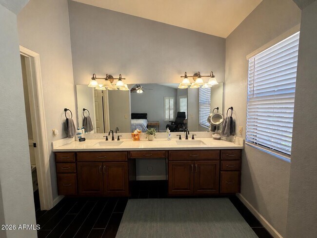 9418 W Tonto Ln Peoria, AZ 85382 photo 5