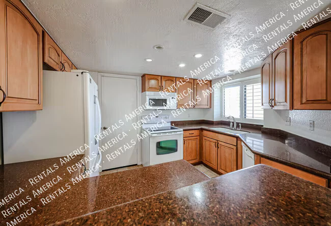 3301 E Wescott Dr Phoenix, AZ 85050 photo 4