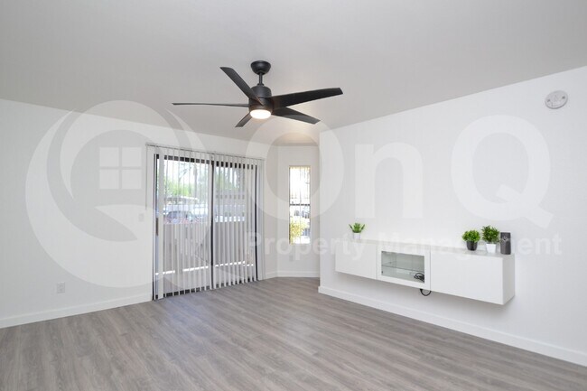 4850 E Desert Cove Ave Scottsdale, AZ 85254 photo 4