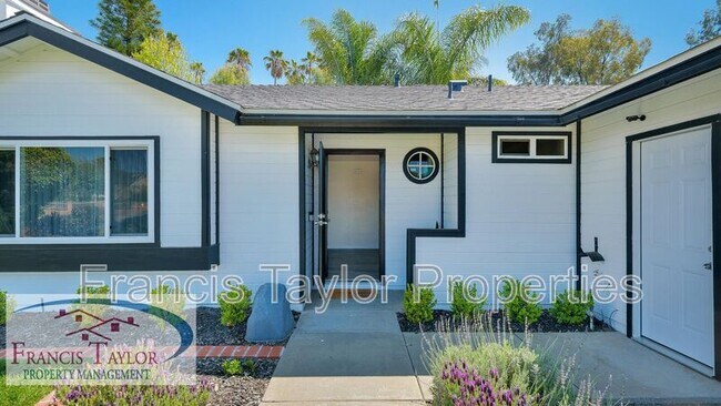 5288 Leon St Oceanside, CA 92057 photo 2