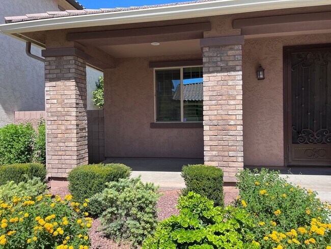 Highly Upgraded & Pristine Condition Fulton Home in Cooley Station North photo 4