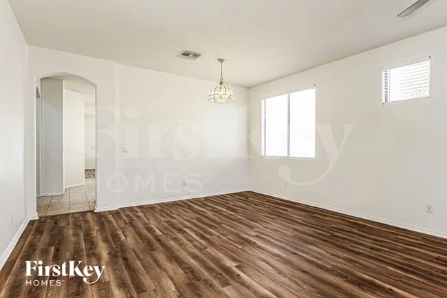 2715 E Carson Rd Phoenix, AZ 85042 photo 2