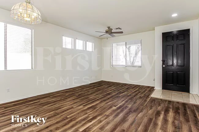2715 E Carson Rd Phoenix, AZ 85042 photo 4