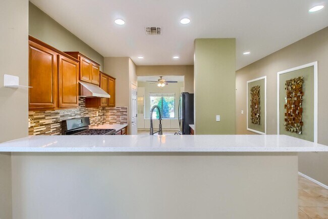 1735 W Straight Arrow Ln Phoenix, AZ 85085 photo 5