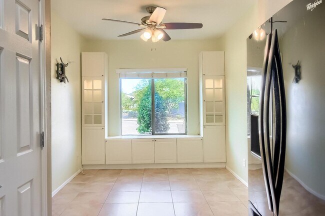 1735 W Straight Arrow Ln Phoenix, AZ 85085 photo 4