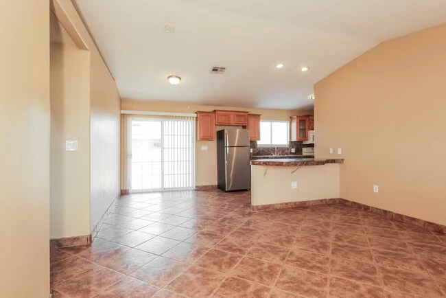 305 E Gardenia Dr Avondale, AZ 85323 photo 3
