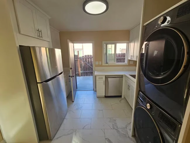 691 Graves Ave El Cajon, CA 92021 photo 2