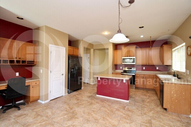 15977 W Gelding Dr Surprise, AZ 85379 photo 3