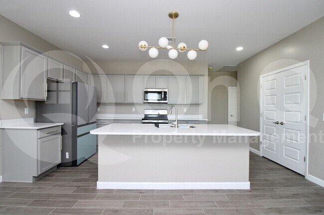 8035 S 44th Gln Phoenix, AZ 85339 photo 3
