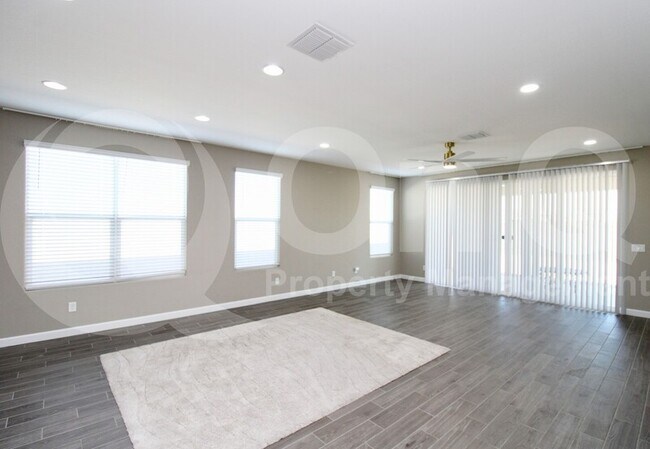 8035 S 44th Gln Phoenix, AZ 85339 photo 4