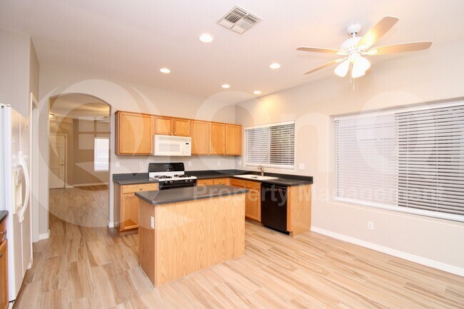 3713 E Wyatt Way Gilbert, AZ 85297 photo 2