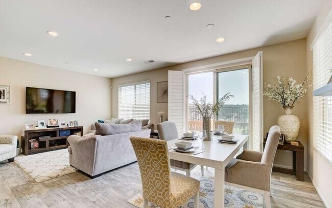 1785 Saltaire Pl photo 3