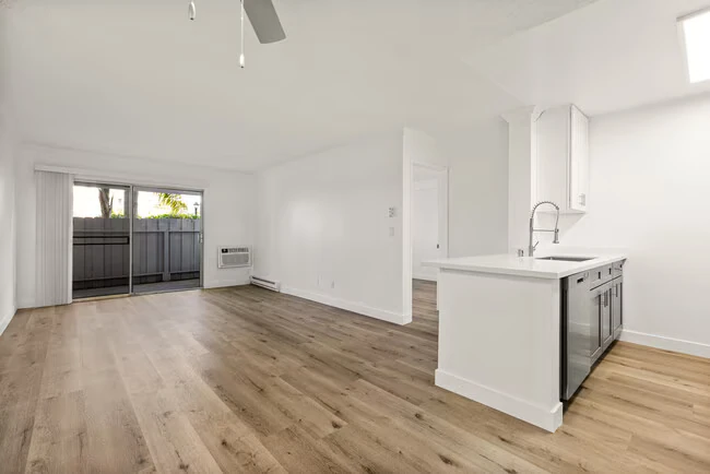 Bay Apartments photo 5