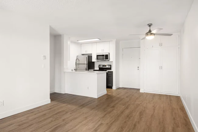 Bay Apartments photo 4