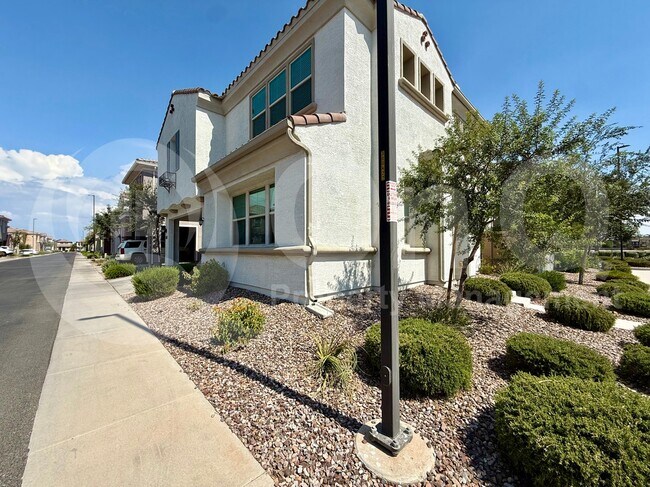 1061 E Marlin Dr Chandler, AZ 85286 photo 3