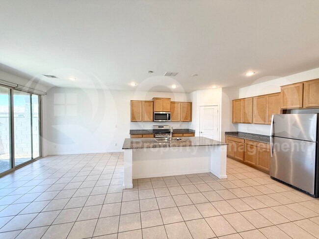 7027 E Gamebird Way San Tan Valley, AZ 85143 photo 4