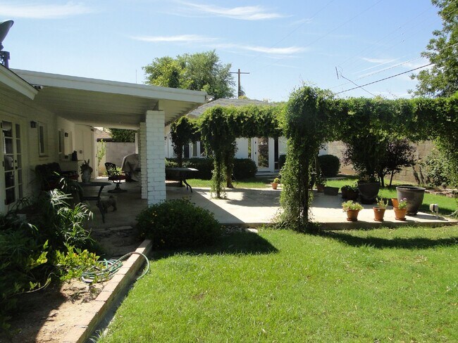 4000 E Patricia Jane Dr Phoenix, AZ 85018 photo 4