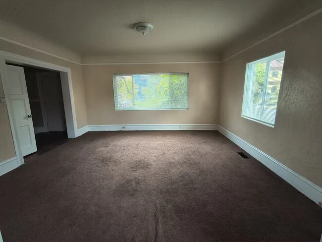 5701 Genoa St Oakland, CA 94608 photo 3