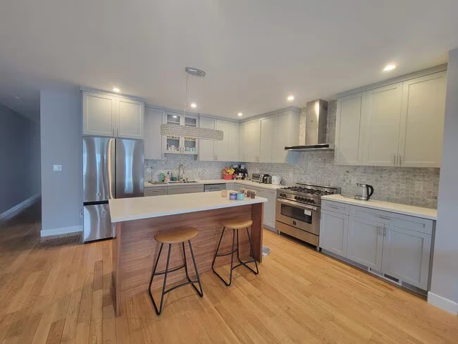 35 Rolph St San Francisco, CA 94112 photo 2
