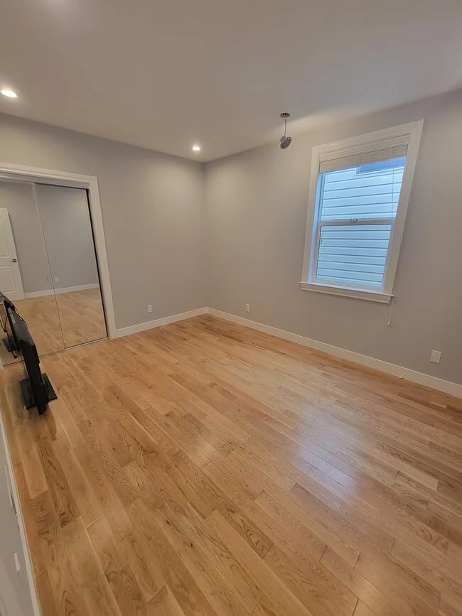 35 Rolph St San Francisco, CA 94112 photo 5