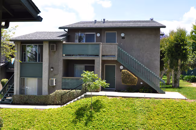 Rosewood Apartments photo 2