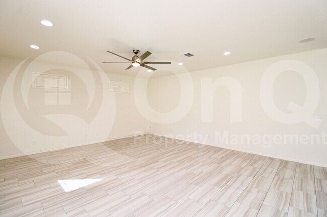 241 E Wisteria Dr Chandler, AZ 85286 photo 5