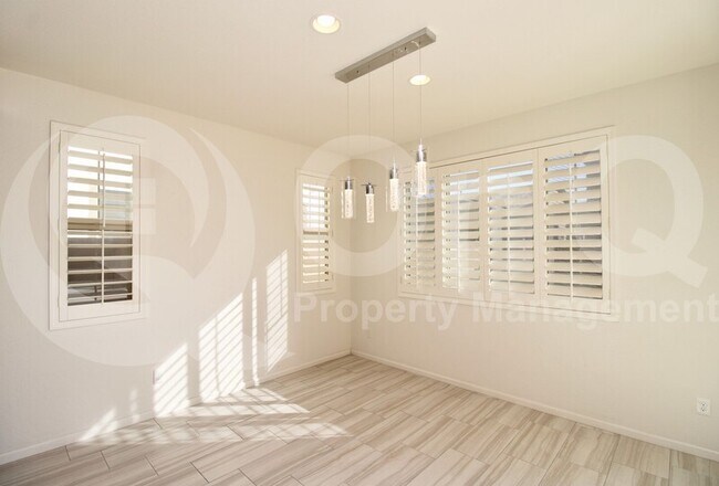 241 E Wisteria Dr Chandler, AZ 85286 photo 4
